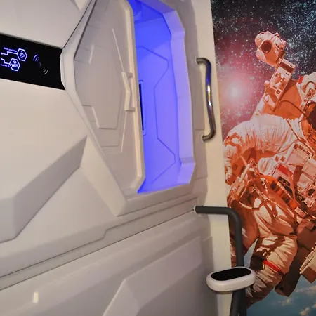 Cosmos Capsule Coworking カプセルホテル