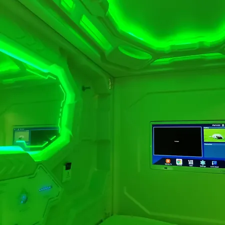 カプセルホテル Cosmos Capsule Coworking