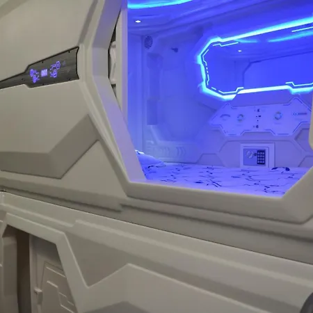 Cosmos Capsule Coworking カプセルホテル *