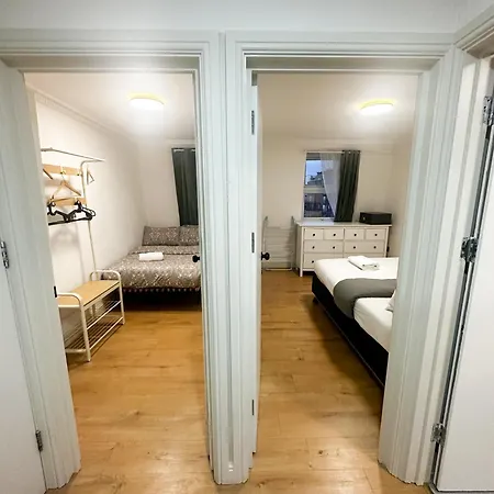 Flat 4, In Aldgate