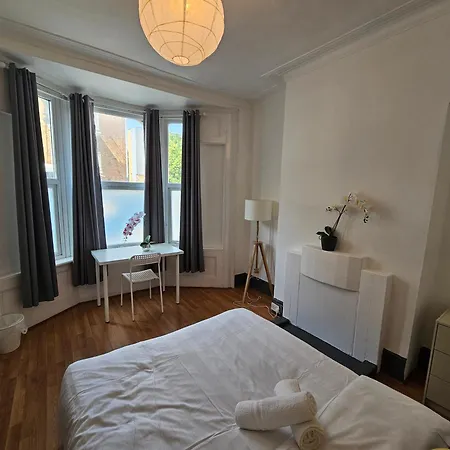 Homestay Family Near Queen Mary College *