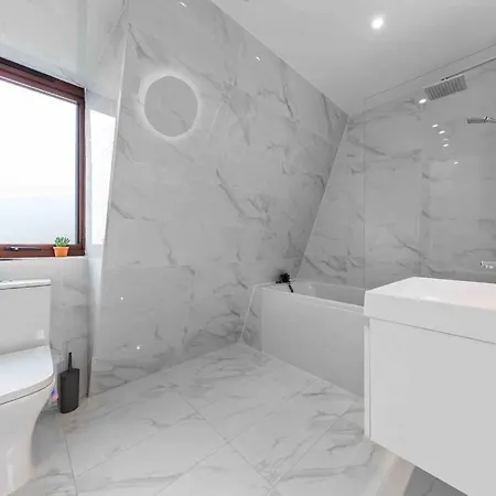 Lejlighed Serviced Apt In Central Lr3 London