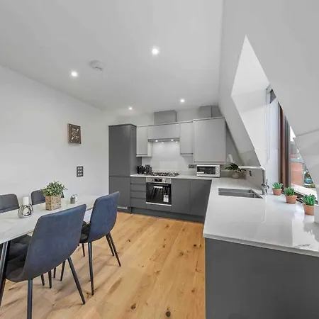 Serviced Apt In Central Lr3 London