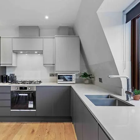Lejlighed Serviced Apt In Central Lr3 London