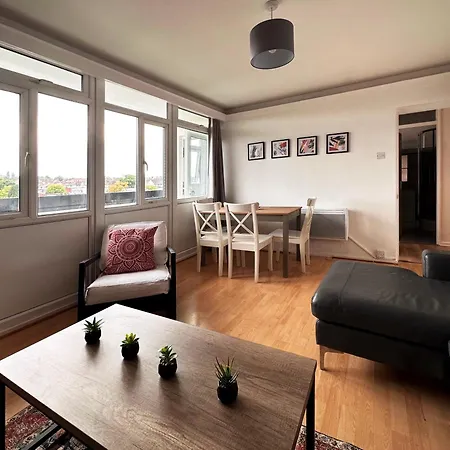Penny's Place In Grove Park Apartment *