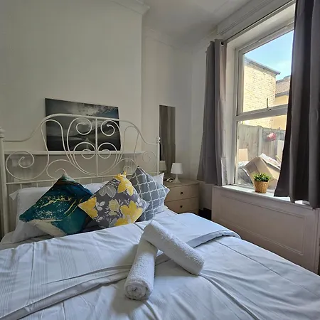 Homestay Family Near Queen Mary College *