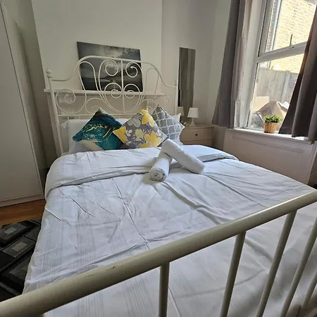 Homestay Family Near Queen Mary College *