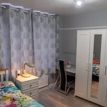 Spacious Double Bedroom In Shooters Hill