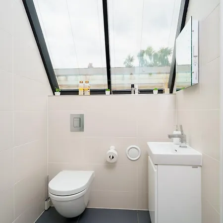 En-suite In Zone 1 *