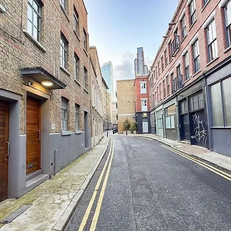 Luxury Warehouse Conversion - Shoreditch Apartment London