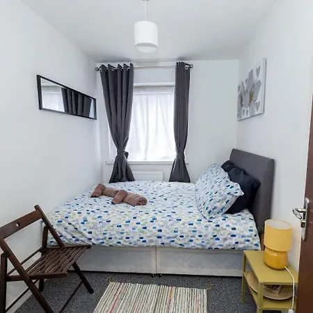 Close To Canary Wharf Homestay *