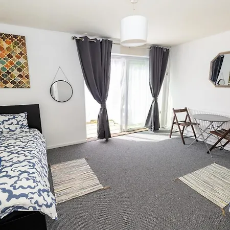 Homestay Close To Canary Wharf London