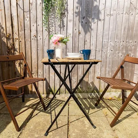 Close To Canary Wharf Homestay