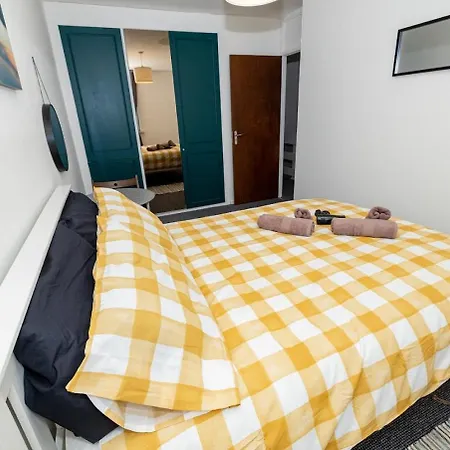 Close To Canary Wharf