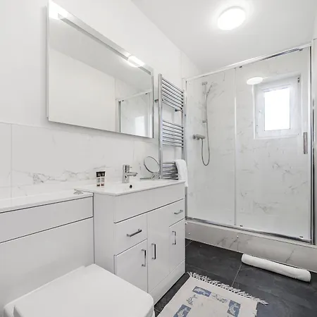 Penthouse 1br Flat Wbalcony & View, Walworth * London