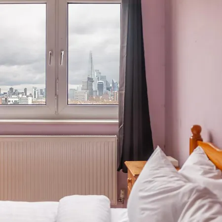 Penthouse 1br Flat Wbalcony & View, Walworth *