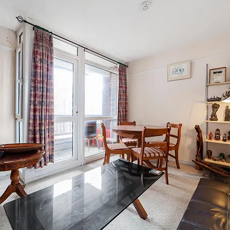 Penthouse 1br Flat Wbalcony & View, Walworth Apartment