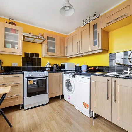 Penthouse 1br Flat Wbalcony & View, Walworth *