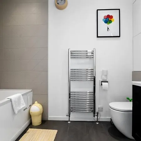 Luxury Modern Flat Near Excel, 02 & Canary Wharf Apartment *