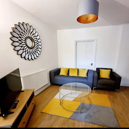 Stylish 2 Bedroom Sleeps 5 - 3 Mins Walk To Mile End Station *