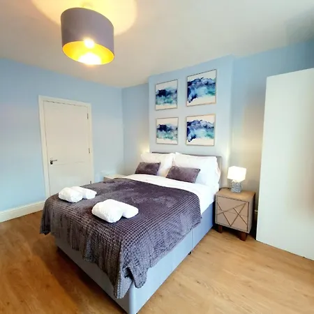 Stylish 2 Bedroom Sleeps 5 - 3 Mins Walk To Mile End Station London