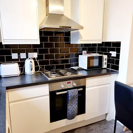 Stylish 2 Bedroom Sleeps 5 - 3 Mins Walk To Mile End Station