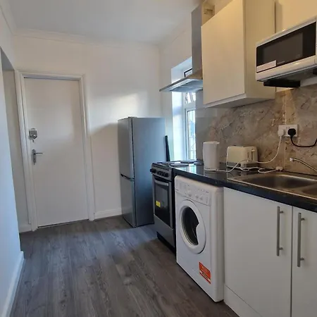 Peaceful & Private 2-bedroom - A London Gem Apartment