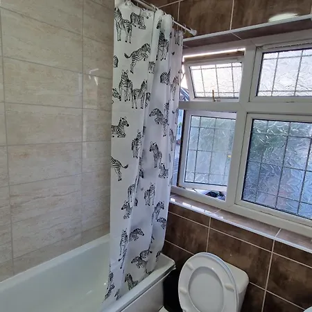 Peaceful & Private 2-bedroom - A London Gem Apartment Wanstead