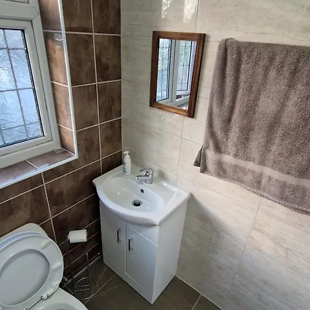 Peaceful & Private 2-bedroom - A London Gem