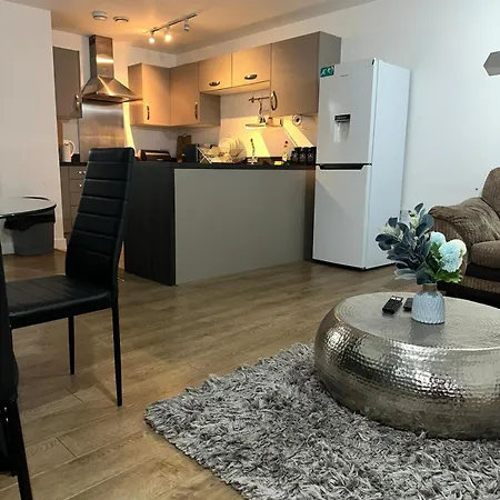 Chattel Apartment *