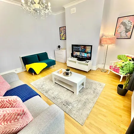 Apartment Enticing 2 Bedroom Flat With Mini-garden In Hackney, Lower Clapton *