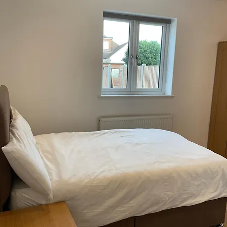 Holiday home Beautiful Share 7 Of Double Bedroom House With Private Bathroom And Toilets