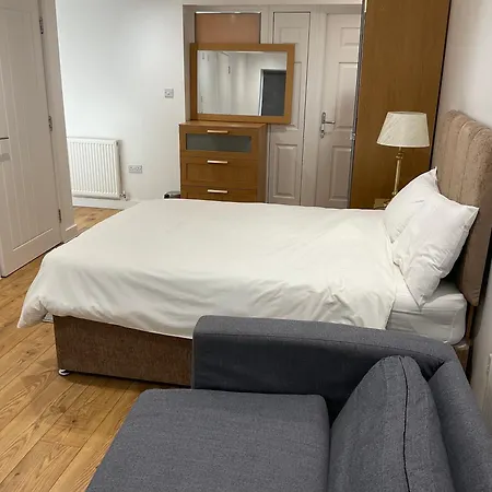 Beautiful Share 7 Of Double Bedroom House With Private Bathroom And Toilets Holiday home *