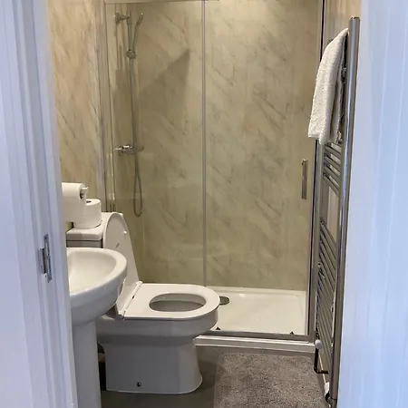 Holiday home Beautiful Share 7 Of Double Bedroom House With Private Bathroom And Toilets Bexleyheath