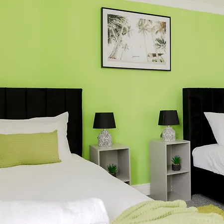 5br House, Free Parking Offa12, Contractor, Big Families, Relocation Holiday home *