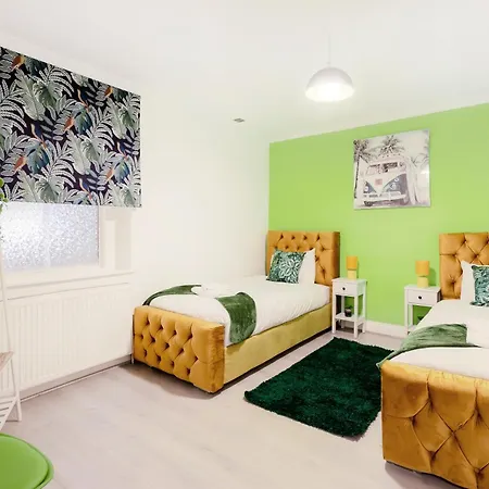 5br House, Free Parking Offa12, Contractor, Big Families, Relocation * Redbridge