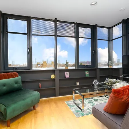 Luxury Penthouse Apartment *