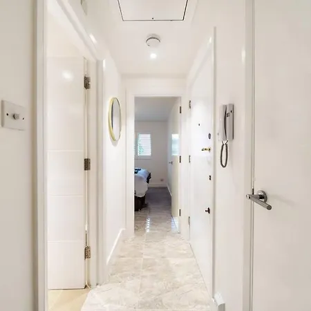 Stylish Contemporary 1 Bed Flat Near Bridge Apartment *