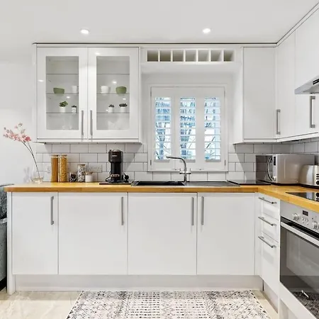 Apartment Stylish Contemporary 1 Bed Flat Near Bridge