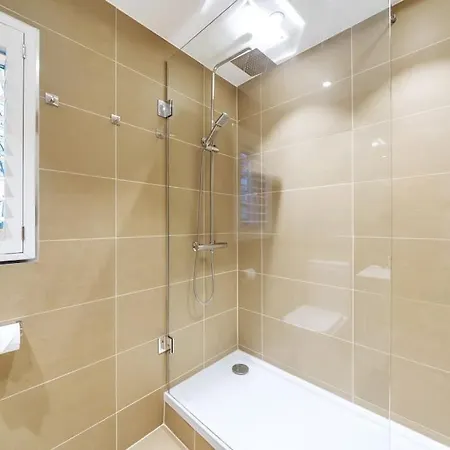 Stylish Contemporary 1 Bed Flat Near Bridge Apartment