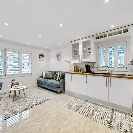 Apartment Stylish Contemporary 1 Bed Flat Near Bridge