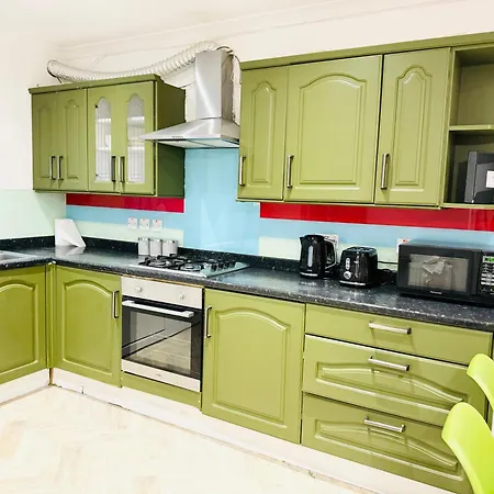 5br House, Free Parking Offa12, Contractor, Big Families, Relocation * Redbridge