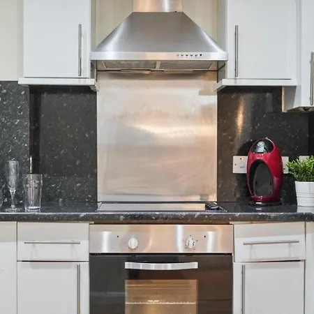 2 Bedroom Tower Bridge With Free Secure Gated Parking - Perfect For Long