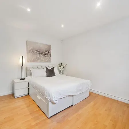 2 Bedroom Tower Bridge With Free Secure Gated Parking - Perfect For Long Apartment London