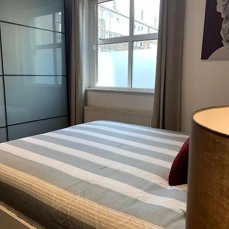 2 Bedroom Tower Bridge With Free Secure Gated Parking - Perfect For Long Apartment