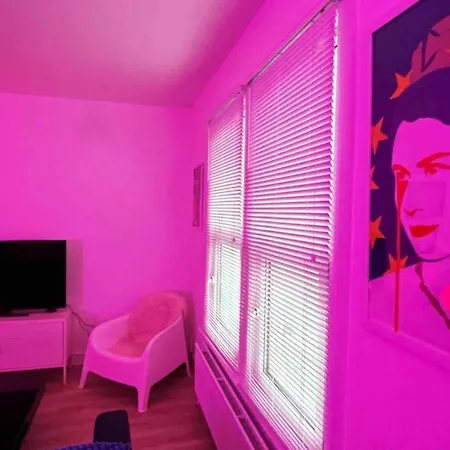 アパート Flat Next To Central Line Underground Station *