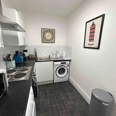 Flat Next To Central Line Underground Station アパート