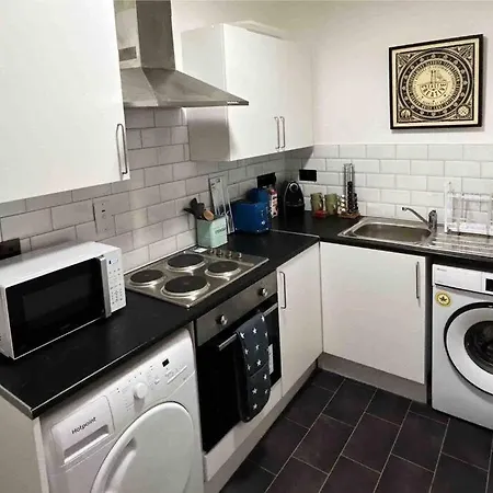 Flat Next To Central Line Underground Station