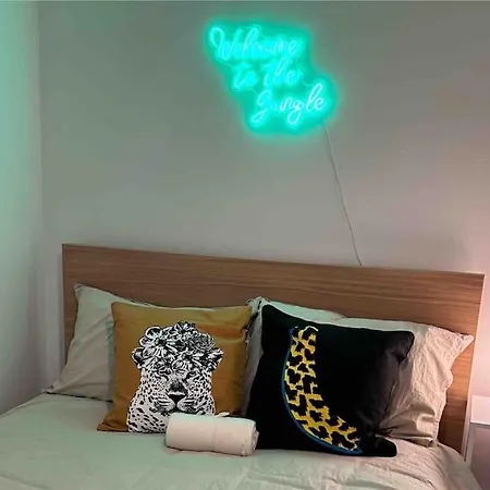 アパート Flat Next To Central Line Underground Station *