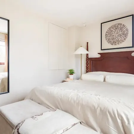 Spring Cosy 2-bed With Free Parking Holiday home London